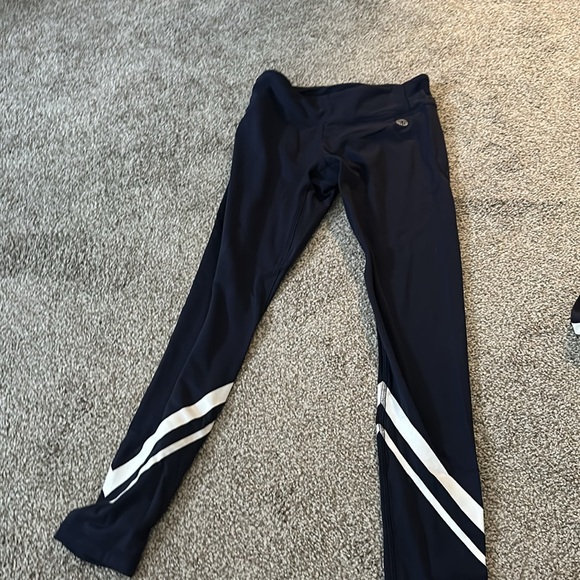 TORY BURCH TORY SPORT  NAVY WEIGHTLESS CHEVRON LEGGINGS - Picture 2 of 5
